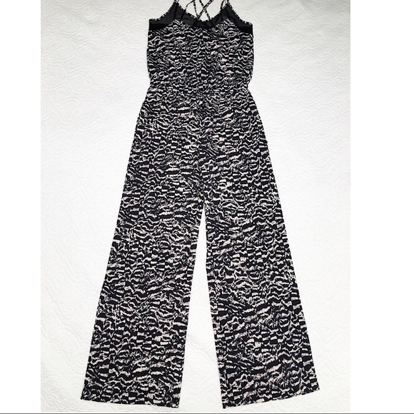 Fabletics Dash Jumpsuit Black White NWT - Picture 8 of 8